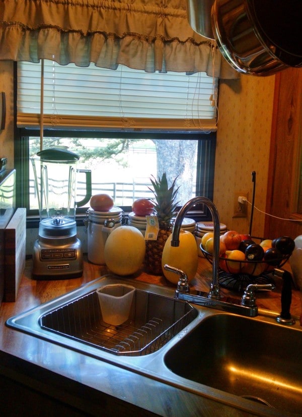 kitchen cabinet with fruit