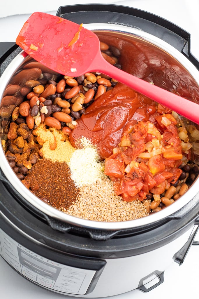 instant pot filled with beans, tomatoes, bulgur, ketchup, spices