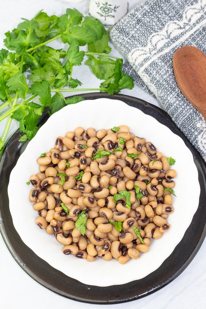 black and white bowl with black eyed peas with cilantro