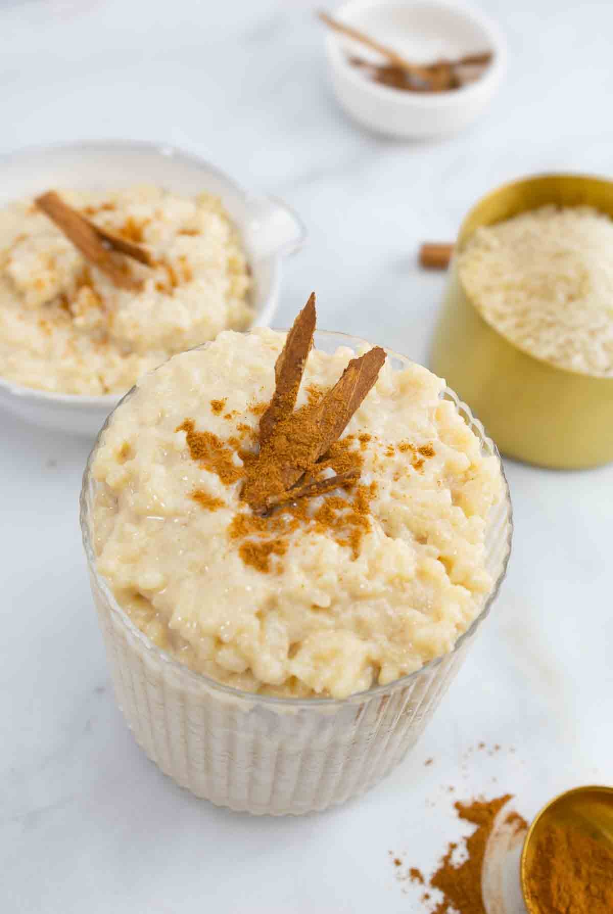 arroz con leche mexican rice pudding in a glass with cinnamon on top.