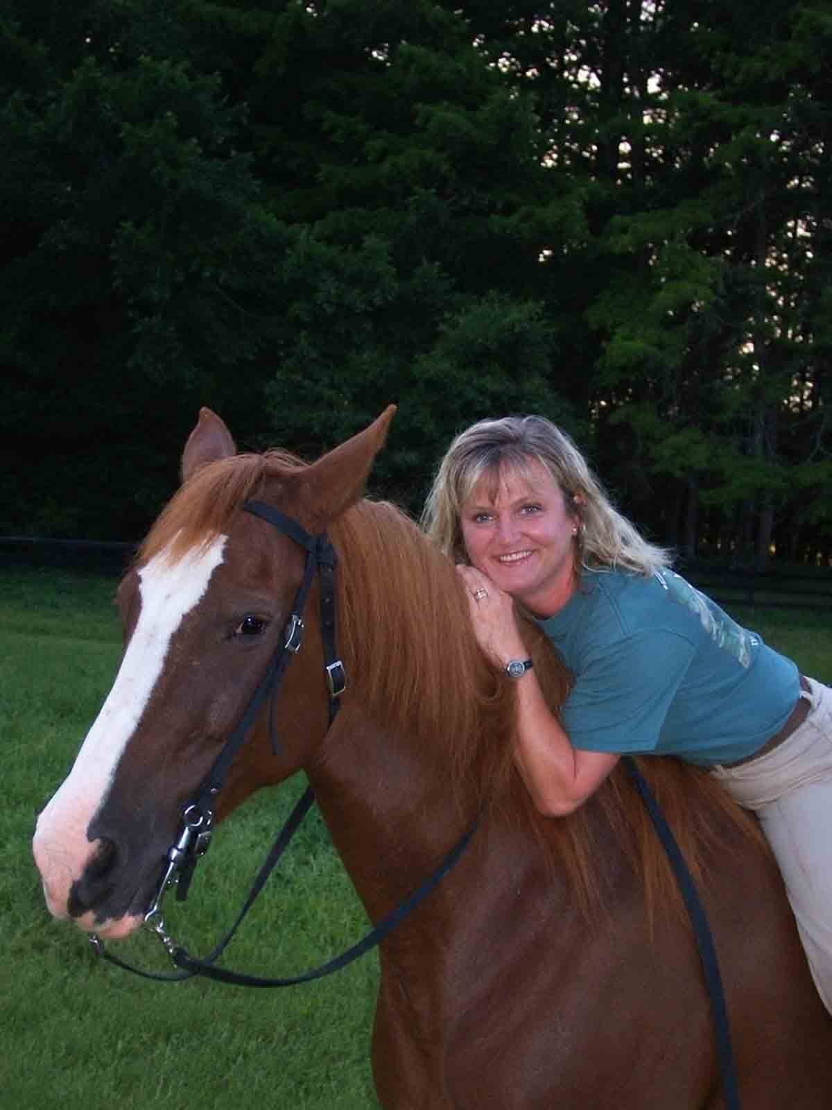 terri edwards posing with her horse ruby.